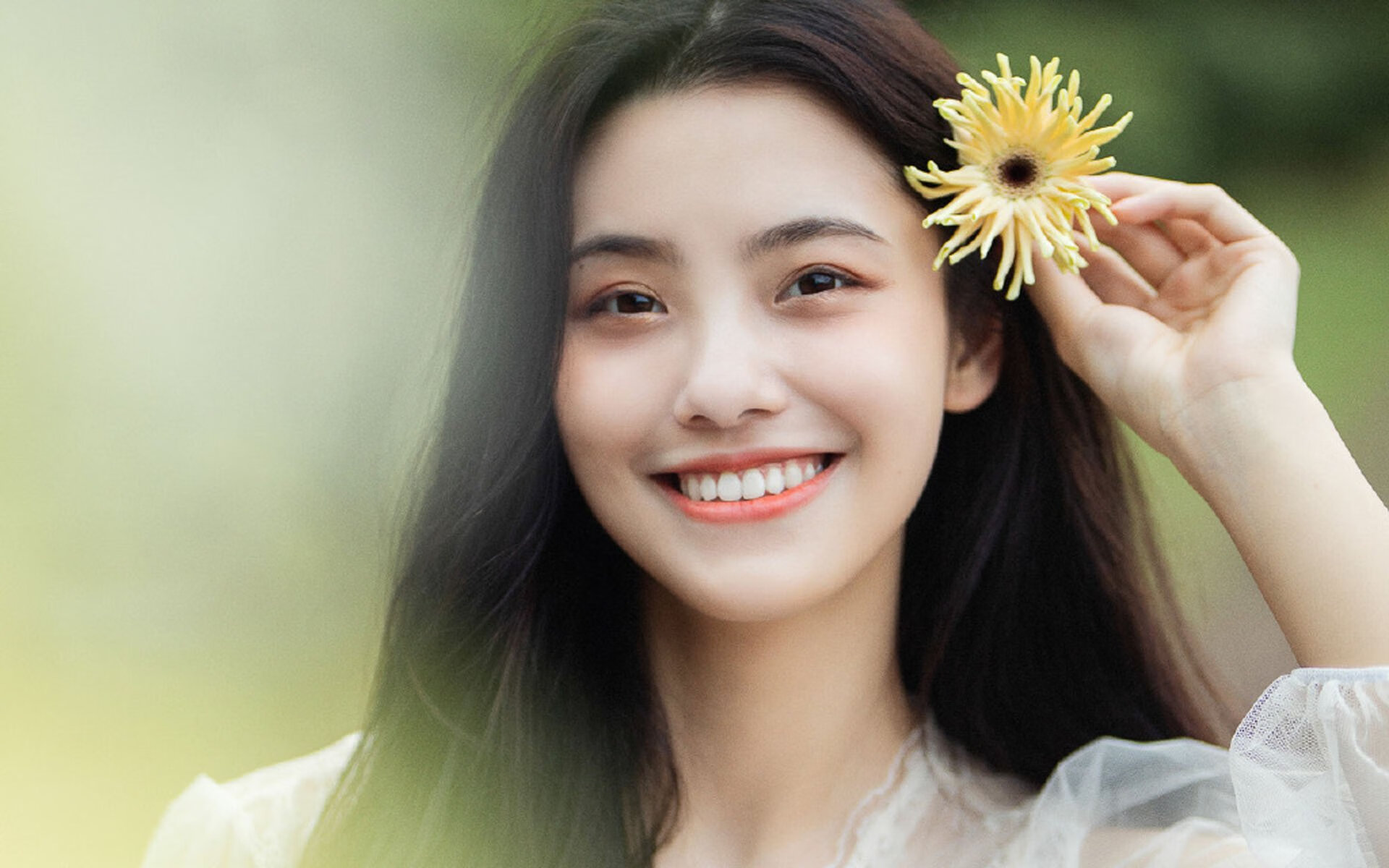 “漂移艺术:弯道飞旋的极致表现”,弯道漂移为什么要打反方向